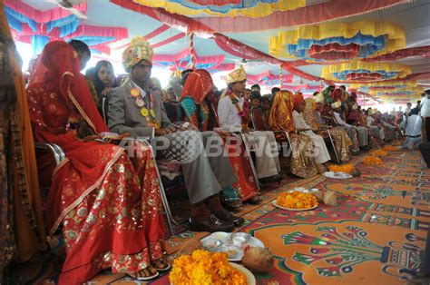 インド「売春婦の村」、風習に立ち向かう集団結婚式 写真9枚 国際ニュース：afpbb news