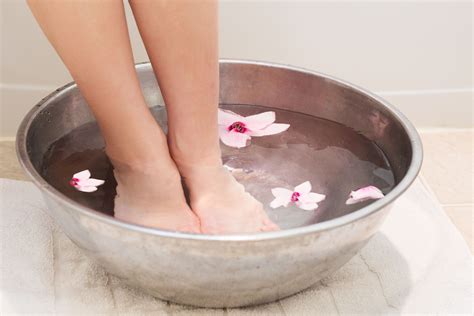 homemade foot soak  dry feet livestrongcom soften dry skin