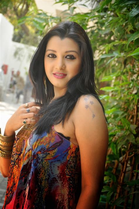 South Actress Siddhi Mamre Hot Hd Photos Cap