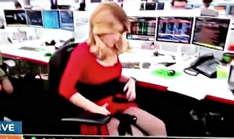 tv reporter left red faced when camera catches her in awkward position