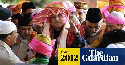 Pakistani President Visits Indian Shrine After Talks With Pm Asif Ali