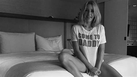 ellie goulding nude posing on the bed just in t shirt