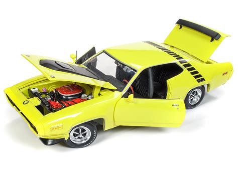 auto world amm  scale  plymouth road runner   pack