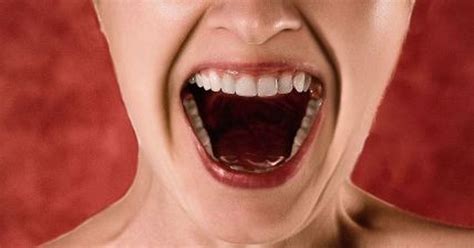 Ученые выяснили что происходит с зубами после смерти человека