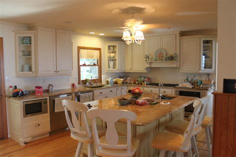 traditional kitchen  cream cabinets