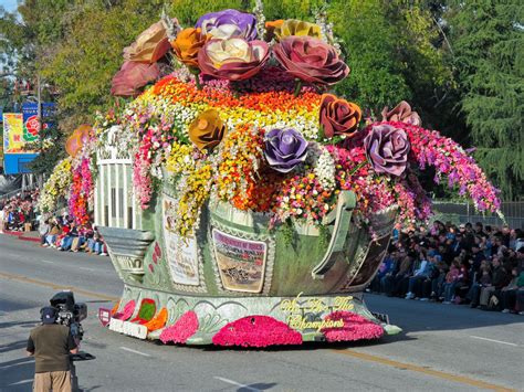 float decorating   rose parade