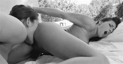 Lesbian beach orgasam
