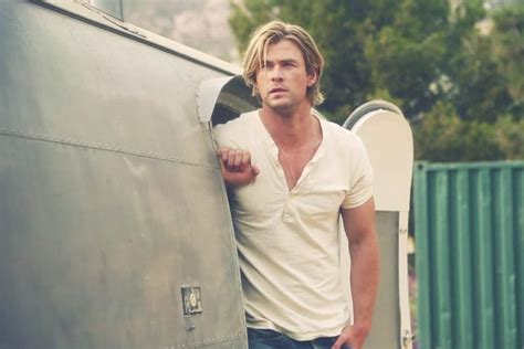 chris hemsworth learns he s the sexiest man alive youbeauty
