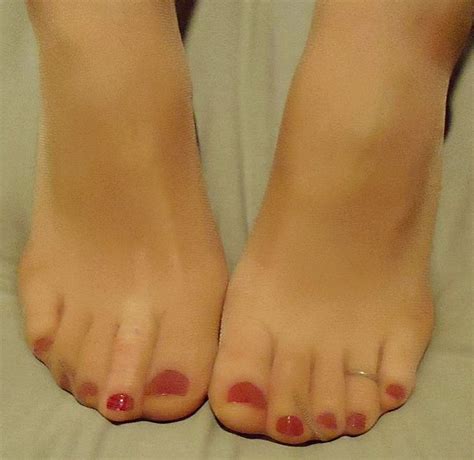 pin on tan nylon covered toes