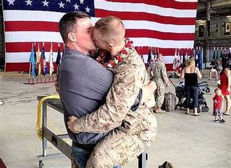 Marines Welcome Home Kiss To His Partner Goes Viral On Facebook