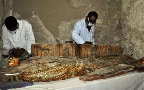 Mummies Over 1 000 Statues Discovered In 3 500 Year Old Tomb In Egypt