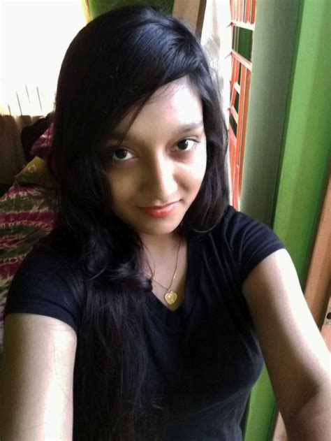 Desi Teen Nude Selfie