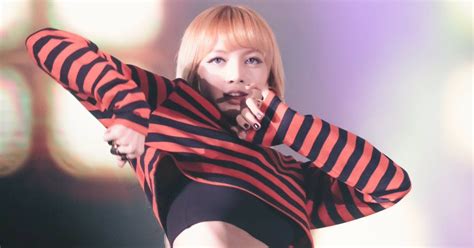 Blackpink Lisa Reveals Her Sexy Toned Abs At Latest Performance Koreaboo