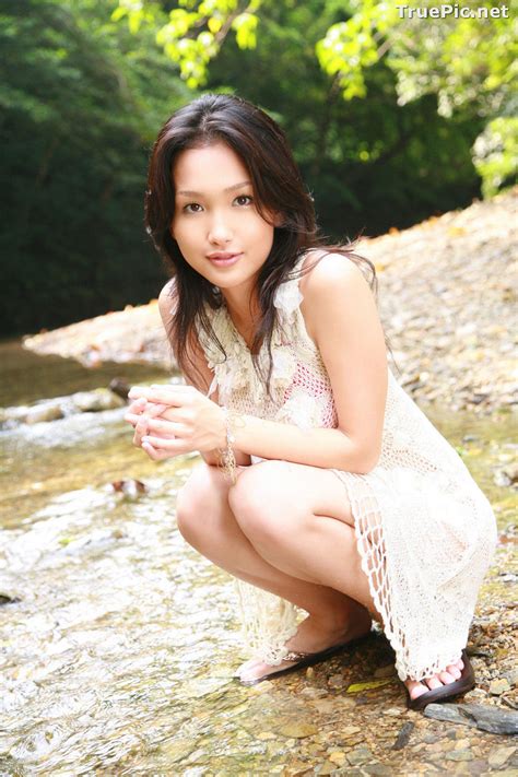 dgc  japanese glamour model  actress reon kadena