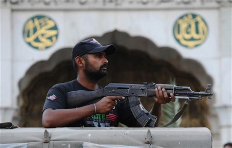 refile suspected robbers in pakistan say police hacked off