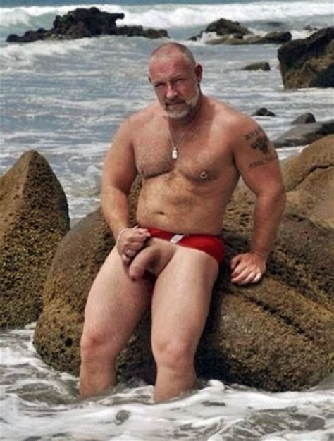 naked old men with huge cocks ƃuᴉlᴉǝɔ ǝɥʇ uo ƃuᴉʌᴉl