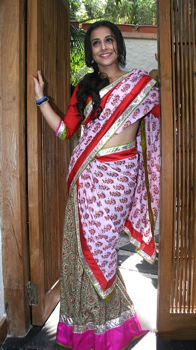 indian hot and bollywood hot wallpaper bollywood actress vidya balan in hot saree picture