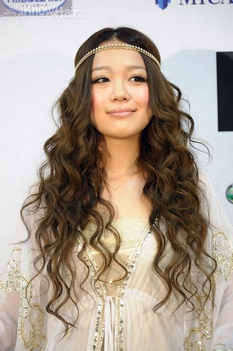 korean curly hairstyle
