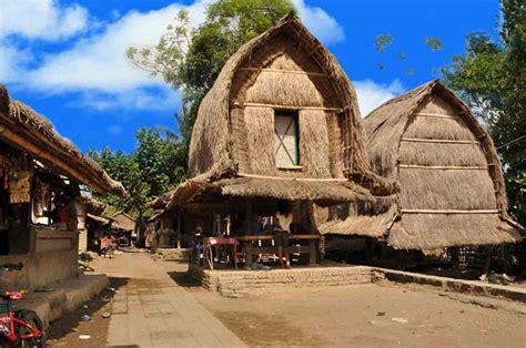 sasak sade traditional village lombok indonesia gokayu  travel guide
