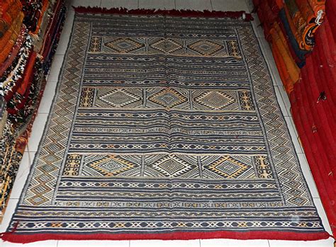 epingle par kemicha inssaf sur decorating  rugs tapis marocain tapis ameublement