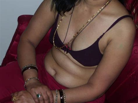 anty geeta ka mangalsutra uske boobs ke upar aa gaya antarvasna indian sex photos