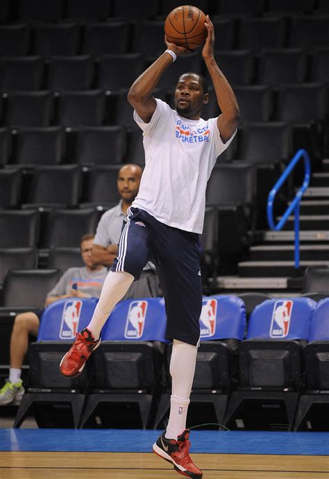 solewatch kevin durant working      eybl nike kd