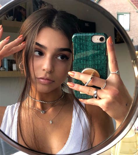 Arunya Guillot On Instagram “cinnamon Girl” Mirror Selfie Poses