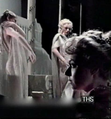 naked elaine paige in the one and only phyllis dixey