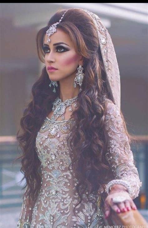 Indian Hairstyle 🤩🤩 Indian Hairstyles Pakistani Bridal Indian Bridal