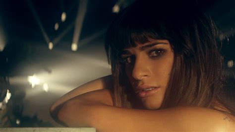 Glee S Lea Michele Knocks Over A Piano In Cannonball Video Debut