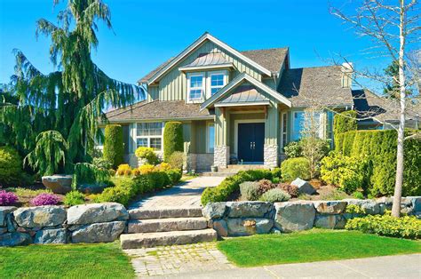easy tricks  improve  homes curb appeal