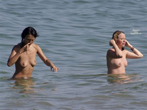 two naked babes june 2009 voyeur web
