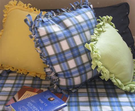 dorm crafts easy  sew fleece pillows