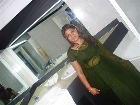 newly married bhabhi honeymoon real pic posing in different lingerie