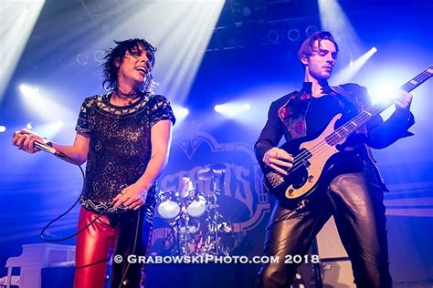 caught in the act the struts live review