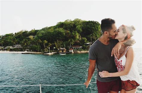 celebrity couples kissing around the world