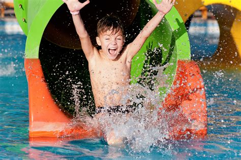 10 Tolle Wasserspiele Für Kinder