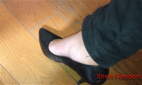 xtrem femdom trample and crush