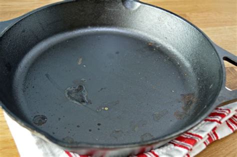 clean cast iron skillets mom  real cast iron cleaning