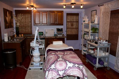 sheila s esthetician room ~ love everything but the throw cover home