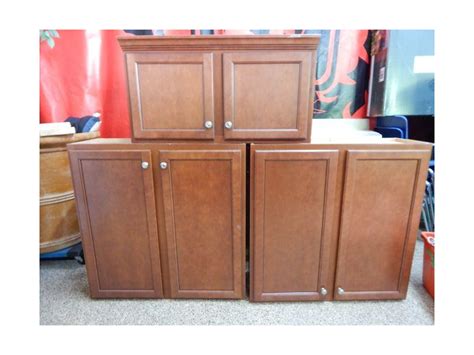 route  auctions set  upper kitchen cabinets