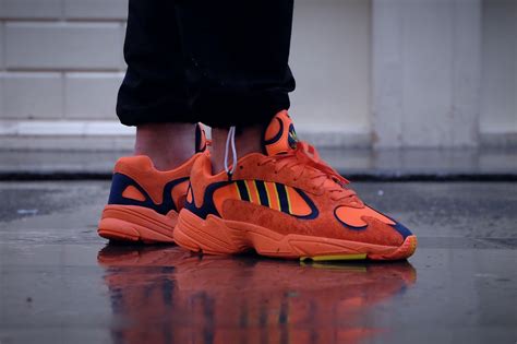 adidas yung  orange  feet wave