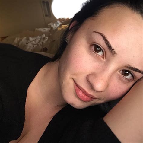kim kardashian posts makeup free selfie so does demi lovato—see the