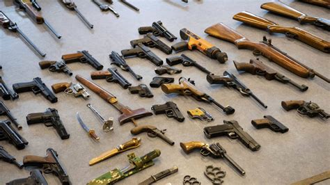 honderden wapens ingeleverd  rotterdam nos jeugdjournaal