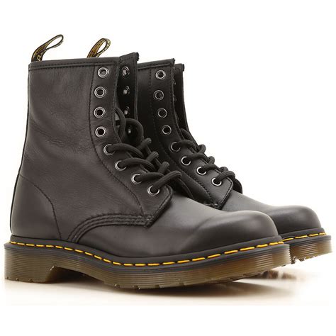 womens shoes dr martens style code   nero