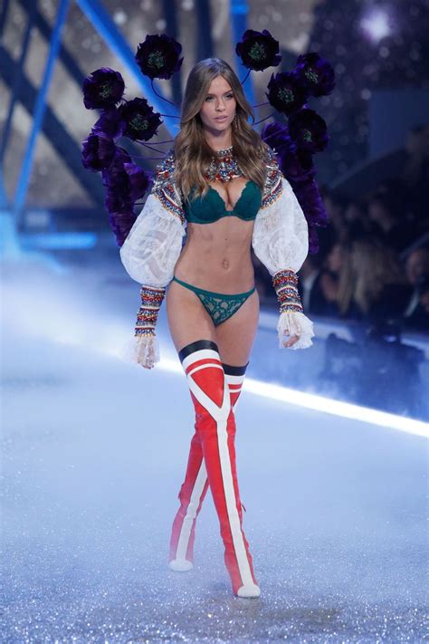 see the victoria s secret 2016 fashion show all of the looks from the