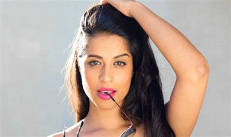 Superwoman Lily Singh Comes To The Rescue Of Fans Offers To Pay Rent