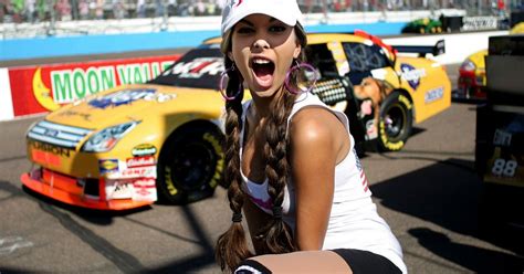 20 pictures of nascar fans every guy needs to see