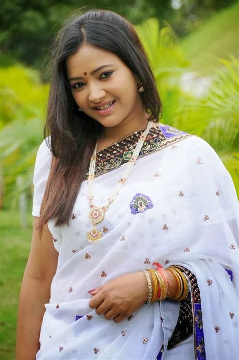 Hot Wallpapers World Hot Mallu Kerala Aunty Swetha In Hot White Saree