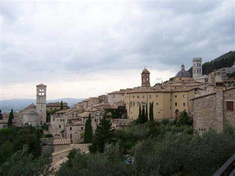assisi umbria italy places in italy places to see places to travel